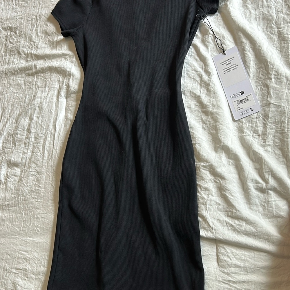 ALO GODDESS RIBBED SHORT SLEEVE DRESS